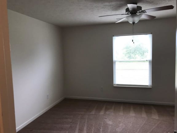 Carpeted Bedroom at Shaker Square, Lebanon, 46052